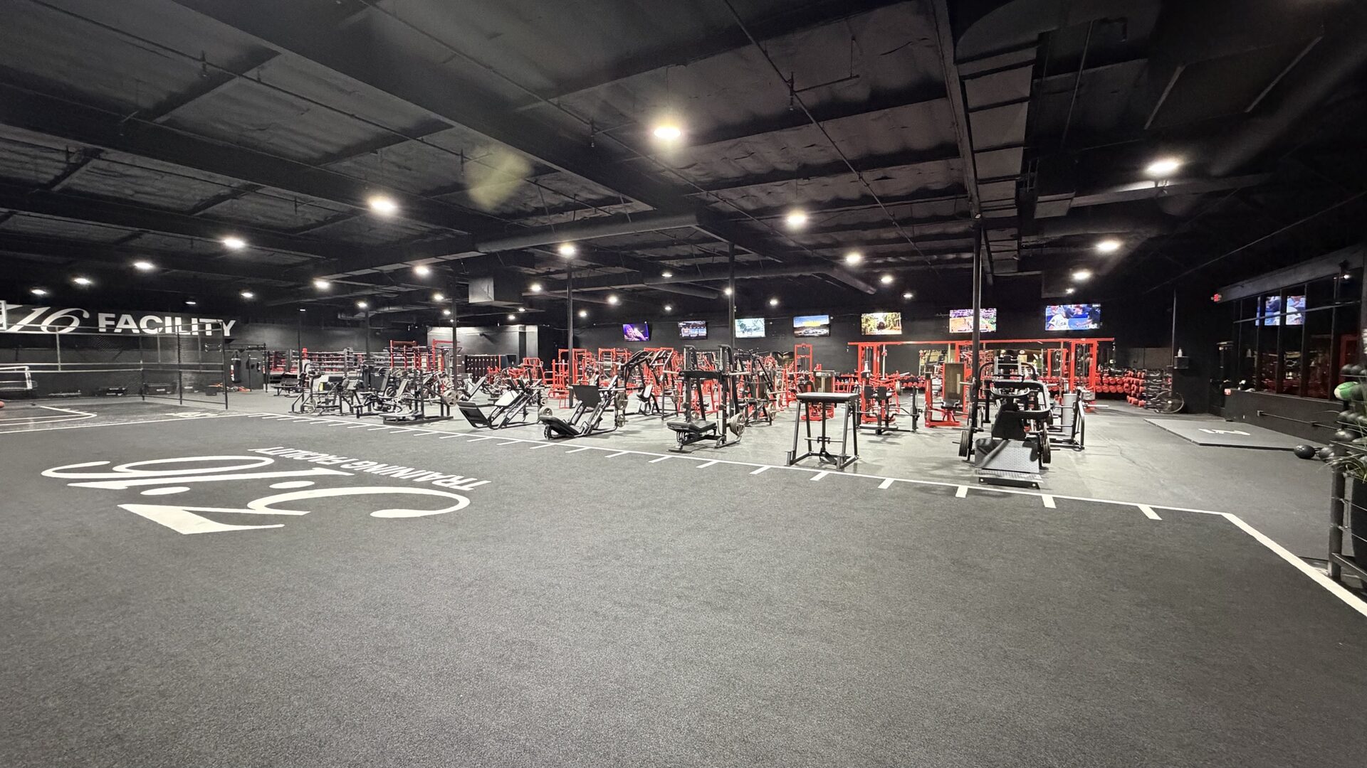 16 FACILITY wall behind strength floor