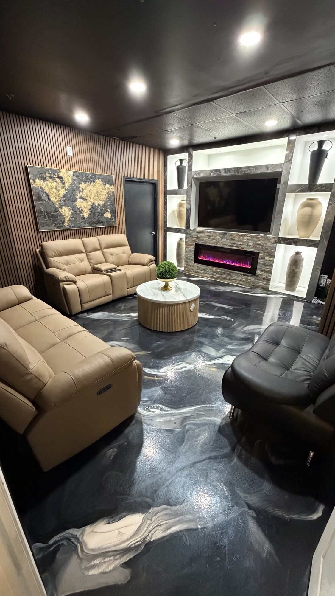 Lounge alt angle